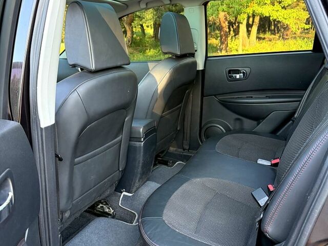 Фиолетовый Ниссан Кашкай, объемом двигателя 2 л и пробегом 210 тыс. км за 10500 $, фото 2 на Automoto.ua