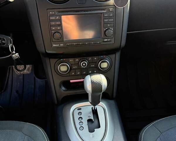 Фиолетовый Ниссан Кашкай, объемом двигателя 2 л и пробегом 305 тыс. км за 10000 $, фото 17 на Automoto.ua