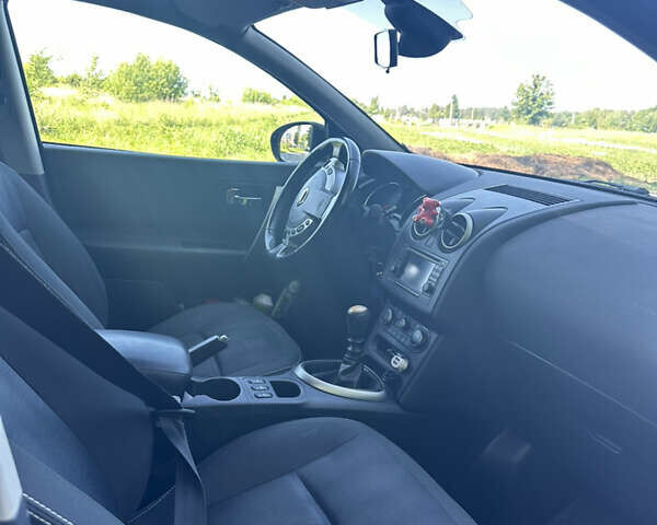 Фиолетовый Ниссан Кашкай, объемом двигателя 1.6 л и пробегом 265 тыс. км за 10950 $, фото 3 на Automoto.ua