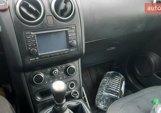 Фиолетовый Ниссан Кашкай, объемом двигателя 1.6 л и пробегом 262 тыс. км за 9350 $, фото 2 на Automoto.ua