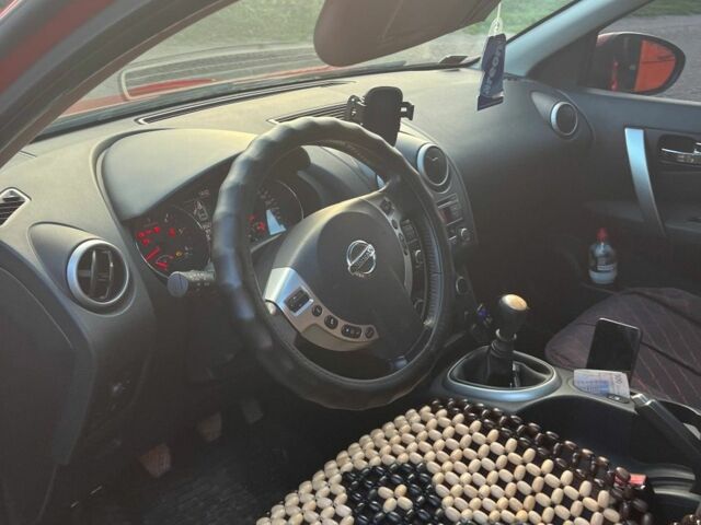 Красный Ниссан Кашкай, объемом двигателя 1.5 л и пробегом 250 тыс. км за 11700 $, фото 4 на Automoto.ua