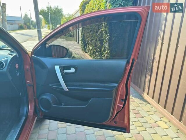 Красный Ниссан Кашкай, объемом двигателя 2 л и пробегом 205 тыс. км за 7700 $, фото 19 на Automoto.ua
