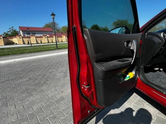 Красный Ниссан Кашкай, объемом двигателя 2 л и пробегом 175 тыс. км за 6500 $, фото 1 на Automoto.ua