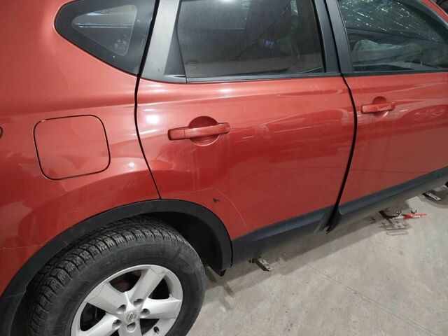 Красный Ниссан Кашкай, объемом двигателя 1.6 л и пробегом 176 тыс. км за 2500 $, фото 3 на Automoto.ua