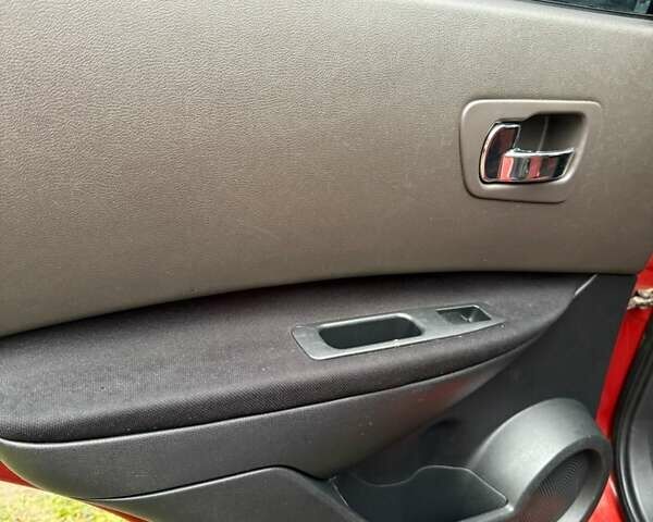 Красный Ниссан Кашкай, объемом двигателя 2 л и пробегом 300 тыс. км за 7500 $, фото 28 на Automoto.ua