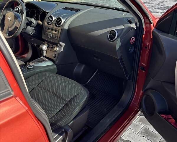 Красный Ниссан Кашкай, объемом двигателя 2 л и пробегом 219 тыс. км за 8500 $, фото 2 на Automoto.ua