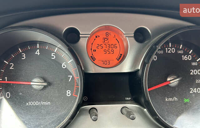 Красный Ниссан Кашкай, объемом двигателя 2 л и пробегом 250 тыс. км за 7300 $, фото 3 на Automoto.ua