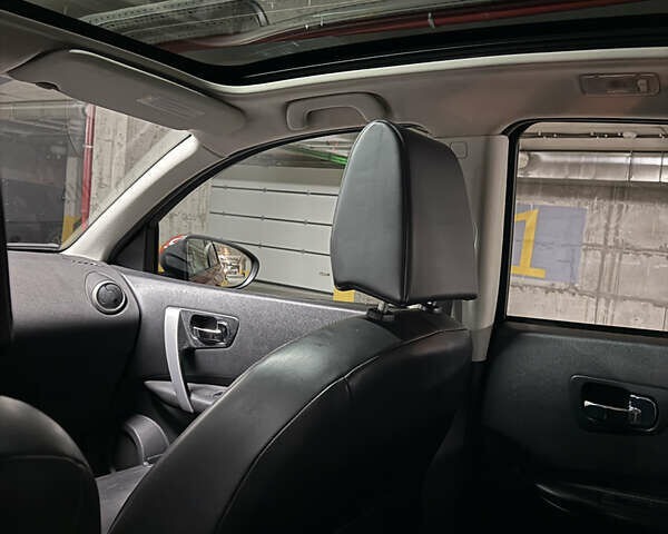 Красный Ниссан Кашкай, объемом двигателя 2 л и пробегом 305 тыс. км за 8500 $, фото 13 на Automoto.ua