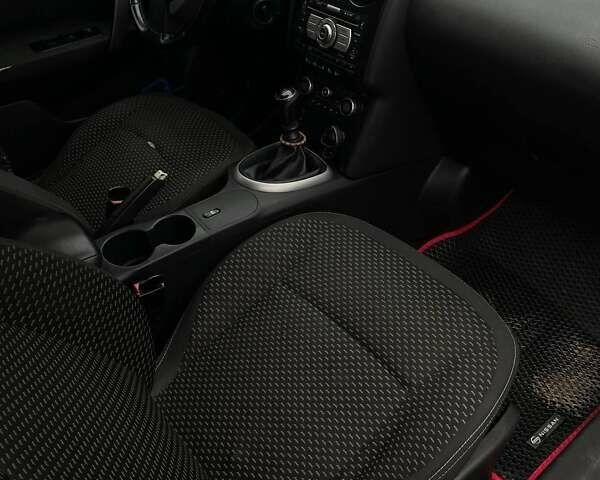 Красный Ниссан Кашкай, объемом двигателя 1.46 л и пробегом 265 тыс. км за 7700 $, фото 9 на Automoto.ua