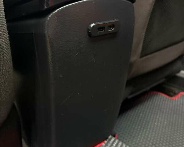 Красный Ниссан Кашкай, объемом двигателя 2 л и пробегом 300 тыс. км за 7500 $, фото 25 на Automoto.ua