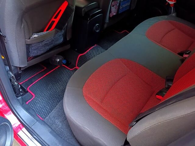 Красный Ниссан Кашкай, объемом двигателя 2 л и пробегом 160 тыс. км за 8200 $, фото 4 на Automoto.ua