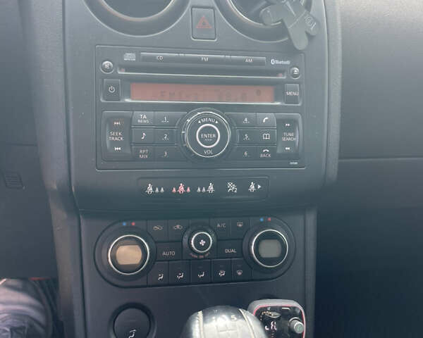 Красный Ниссан Кашкай, объемом двигателя 1.6 л и пробегом 218 тыс. км за 8800 $, фото 19 на Automoto.ua