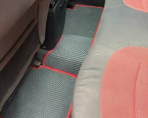 Красный Ниссан Кашкай, объемом двигателя 2 л и пробегом 300 тыс. км за 7500 $, фото 24 на Automoto.ua