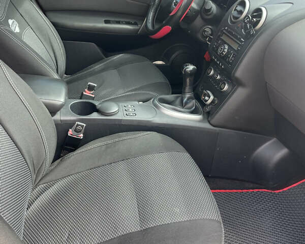 Красный Ниссан Кашкай, объемом двигателя 1.6 л и пробегом 218 тыс. км за 8800 $, фото 10 на Automoto.ua