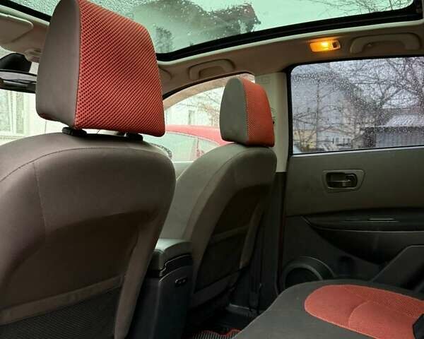 Красный Ниссан Кашкай, объемом двигателя 2 л и пробегом 300 тыс. км за 7500 $, фото 26 на Automoto.ua