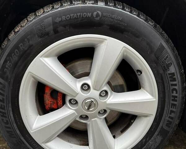 Красный Ниссан Кашкай, объемом двигателя 2 л и пробегом 300 тыс. км за 7500 $, фото 10 на Automoto.ua