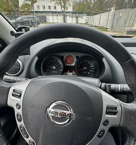 Красный Ниссан Кашкай, объемом двигателя 2 л и пробегом 104 тыс. км за 9000 $, фото 5 на Automoto.ua