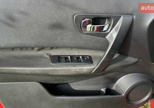 Красный Ниссан Кашкай, объемом двигателя 1.6 л и пробегом 197 тыс. км за 8600 $, фото 23 на Automoto.ua