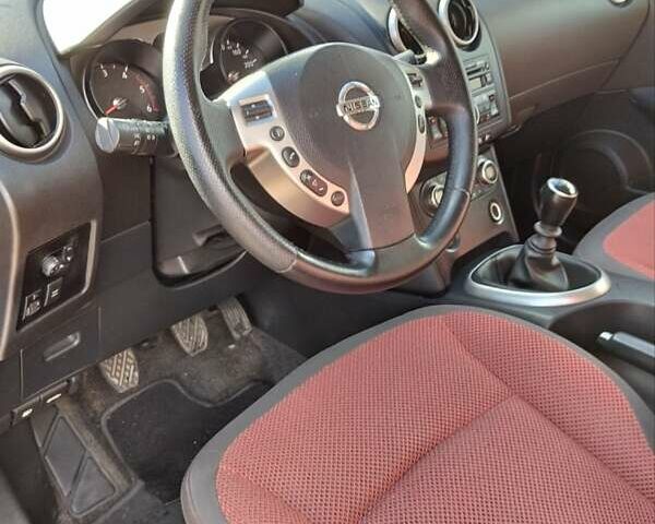 Червоний Ніссан Кашкай, об'ємом двигуна 1.5 л та пробігом 200 тис. км за 9000 $, фото 11 на Automoto.ua