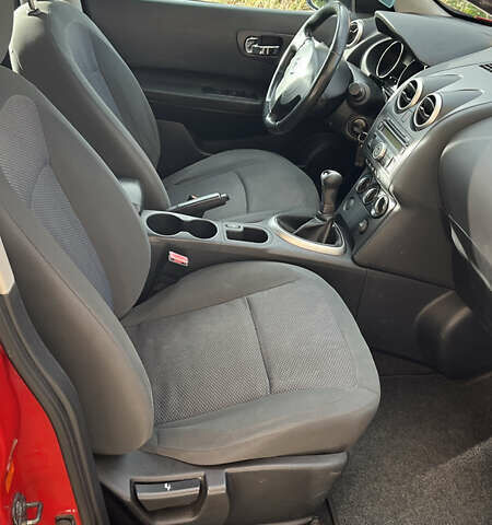 Красный Ниссан Кашкай, объемом двигателя 1.6 л и пробегом 197 тыс. км за 8600 $, фото 25 на Automoto.ua