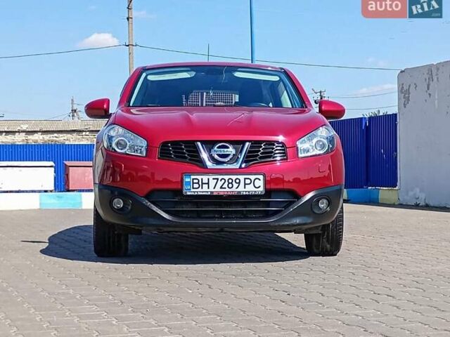 Красный Ниссан Кашкай, объемом двигателя 2 л и пробегом 115 тыс. км за 11700 $, фото 1 на Automoto.ua