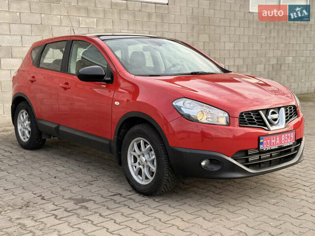 Красный Ниссан Кашкай, объемом двигателя 1.5 л и пробегом 150 тыс. км за 9999 $, фото 30 на Automoto.ua