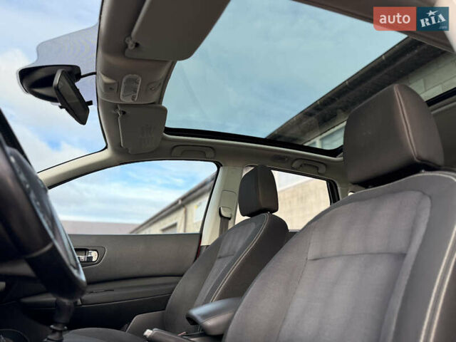 Красный Ниссан Кашкай, объемом двигателя 1.5 л и пробегом 150 тыс. км за 9999 $, фото 21 на Automoto.ua