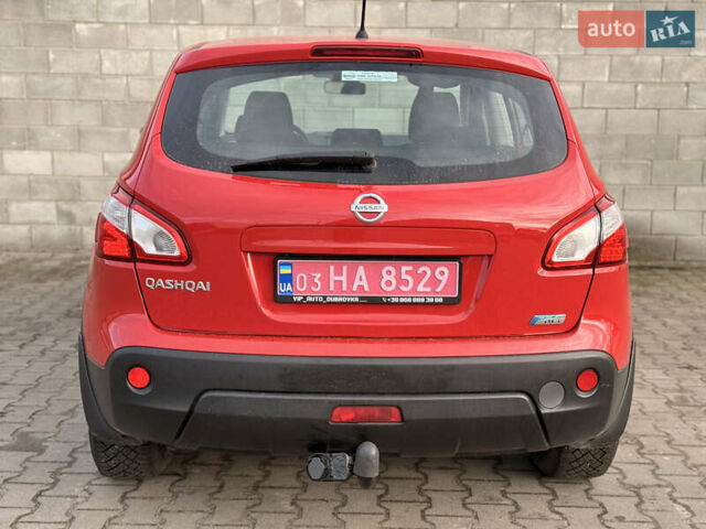 Красный Ниссан Кашкай, объемом двигателя 1.5 л и пробегом 150 тыс. км за 9999 $, фото 41 на Automoto.ua