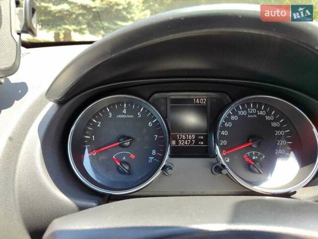 Ніссан Кашкай 2010 у Одесі на Automoto.ua Червоний Ніссан Кашкай, об'ємом двигуна 2 л та пробігом 179 тис. км за 10500 $, фото 6 на Automoto.ua