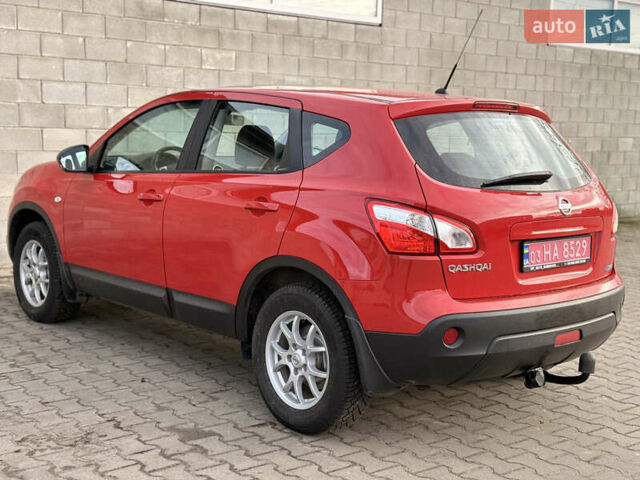 Красный Ниссан Кашкай, объемом двигателя 1.5 л и пробегом 150 тыс. км за 9999 $, фото 33 на Automoto.ua