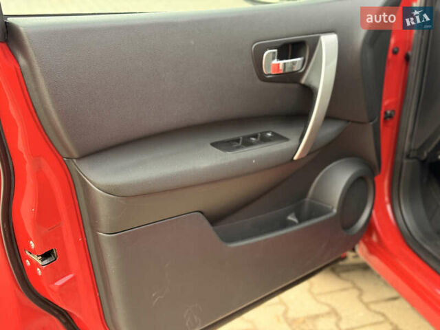 Красный Ниссан Кашкай, объемом двигателя 1.5 л и пробегом 150 тыс. км за 9999 $, фото 23 на Automoto.ua
