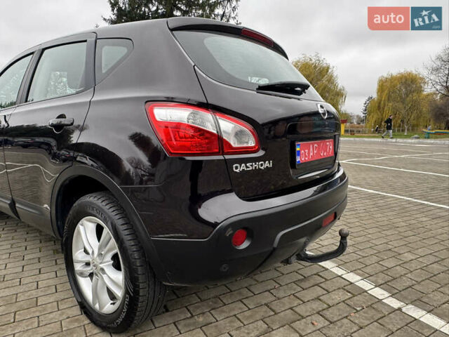 Красный Ниссан Кашкай, объемом двигателя 1.6 л и пробегом 163 тыс. км за 9950 $, фото 6 на Automoto.ua