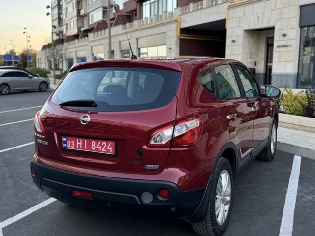 Красный Ниссан Кашкай, объемом двигателя 1.5 л и пробегом 241 тыс. км за 9600 $, фото 3 на Automoto.ua