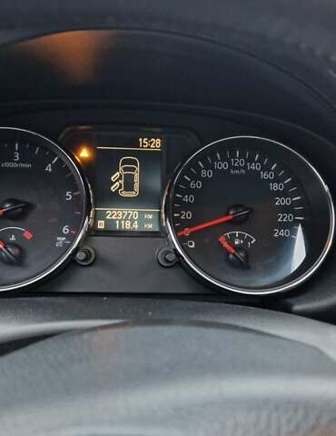 Червоний Ніссан Кашкай, об'ємом двигуна 1.46 л та пробігом 223 тис. км за 11800 $, фото 10 на Automoto.ua