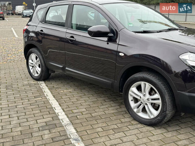 Красный Ниссан Кашкай, объемом двигателя 1.6 л и пробегом 163 тыс. км за 9950 $, фото 2 на Automoto.ua