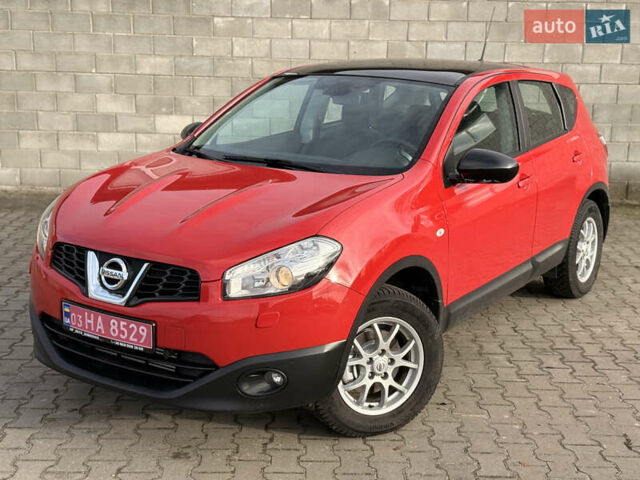 Красный Ниссан Кашкай, объемом двигателя 1.5 л и пробегом 150 тыс. км за 9999 $, фото 4 на Automoto.ua