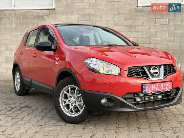 Красный Ниссан Кашкай, объемом двигателя 1.5 л и пробегом 150 тыс. км за 9999 $, фото 1 на Automoto.ua