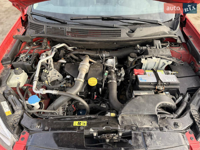 Красный Ниссан Кашкай, объемом двигателя 1.5 л и пробегом 150 тыс. км за 9999 $, фото 10 на Automoto.ua