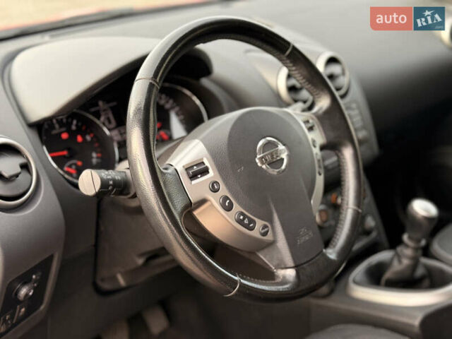 Красный Ниссан Кашкай, объемом двигателя 1.5 л и пробегом 150 тыс. км за 9999 $, фото 27 на Automoto.ua