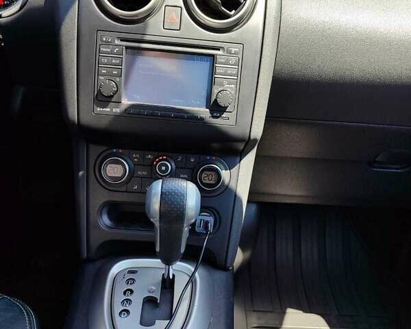 Ніссан Кашкай 2010 у Одесі на Automoto.ua Червоний Ніссан Кашкай, об'ємом двигуна 2 л та пробігом 179 тис. км за 10500 $, фото 9 на Automoto.ua