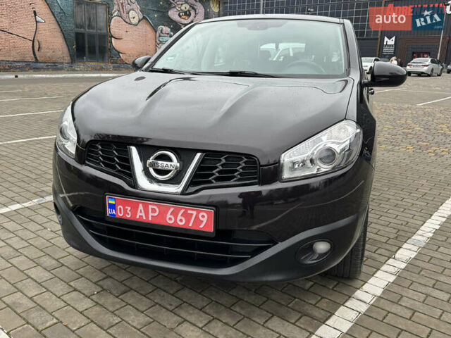 Красный Ниссан Кашкай, объемом двигателя 1.6 л и пробегом 163 тыс. км за 9950 $, фото 1 на Automoto.ua