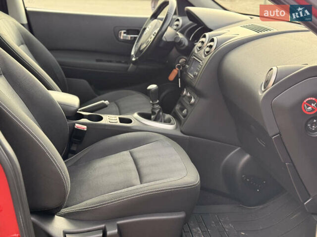 Красный Ниссан Кашкай, объемом двигателя 1.5 л и пробегом 150 тыс. км за 9999 $, фото 12 на Automoto.ua