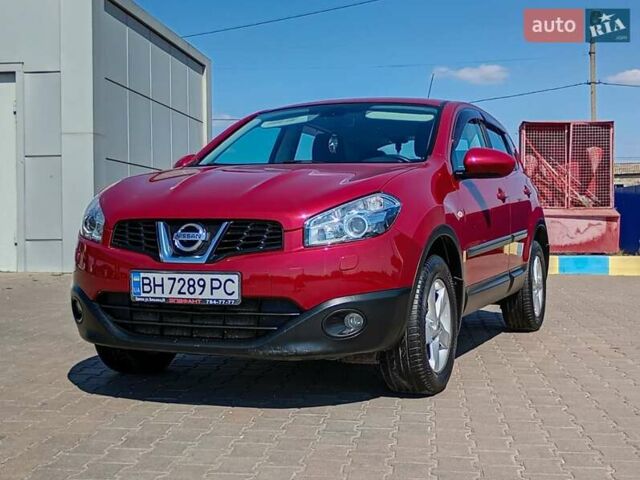Красный Ниссан Кашкай, объемом двигателя 2 л и пробегом 115 тыс. км за 11700 $, фото 2 на Automoto.ua