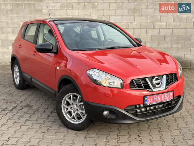 Красный Ниссан Кашкай, объемом двигателя 1.5 л и пробегом 150 тыс. км за 9999 $, фото 2 на Automoto.ua