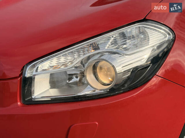 Красный Ниссан Кашкай, объемом двигателя 1.5 л и пробегом 150 тыс. км за 9999 $, фото 6 на Automoto.ua