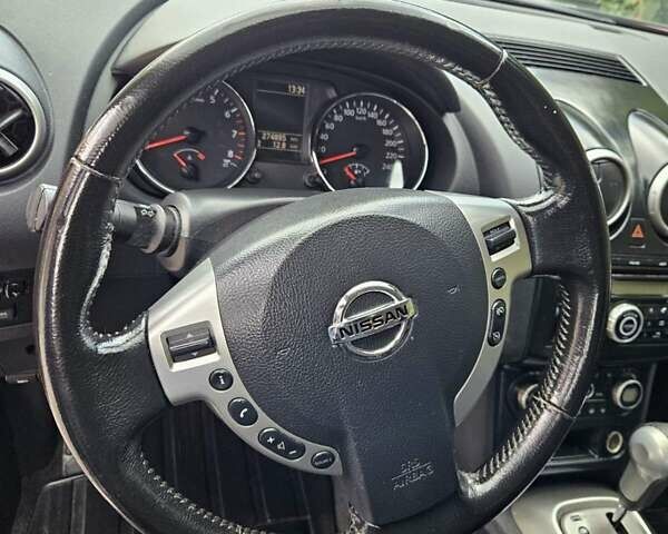 Красный Ниссан Кашкай, объемом двигателя 2 л и пробегом 274 тыс. км за 8200 $, фото 2 на Automoto.ua