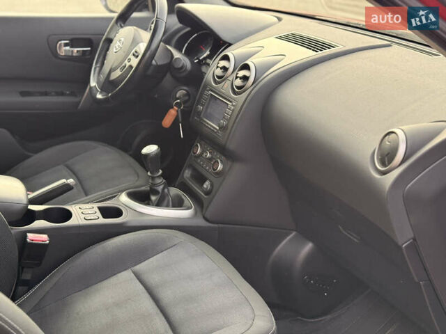 Красный Ниссан Кашкай, объемом двигателя 1.5 л и пробегом 150 тыс. км за 9999 $, фото 15 на Automoto.ua