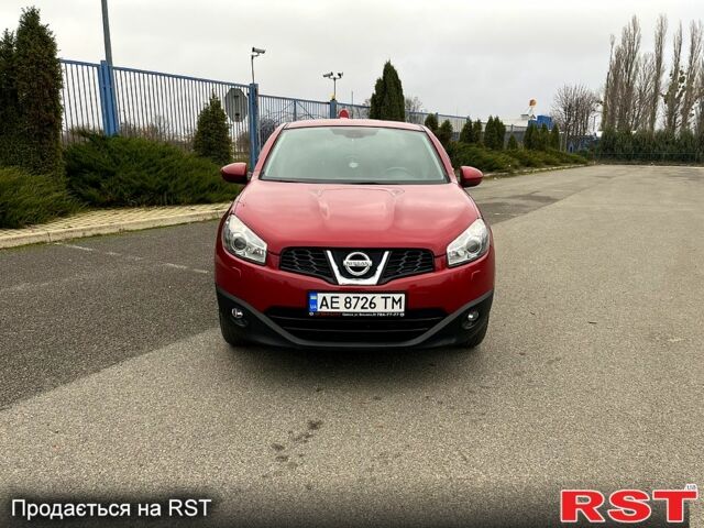 Красный Ниссан Кашкай, объемом двигателя 2 л и пробегом 61 тыс. км за 11400 $, фото 1 на Automoto.ua