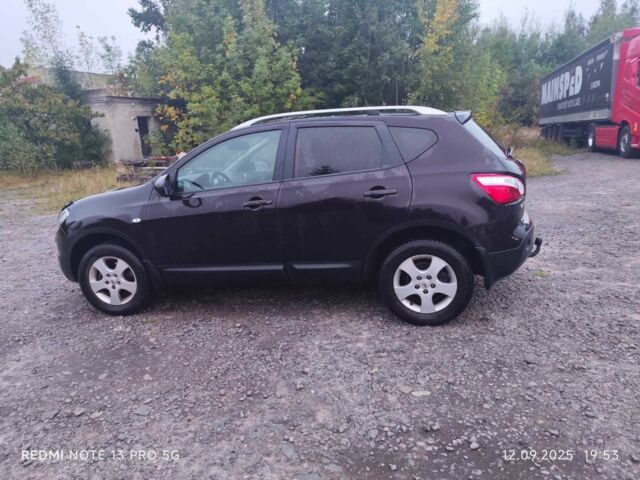 Красный Ниссан Кашкай, объемом двигателя 0 л и пробегом 256 тыс. км за 9999 $, фото 4 на Automoto.ua