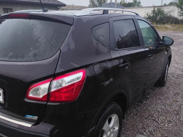 Красный Ниссан Кашкай, объемом двигателя 0 л и пробегом 256 тыс. км за 9999 $, фото 3 на Automoto.ua